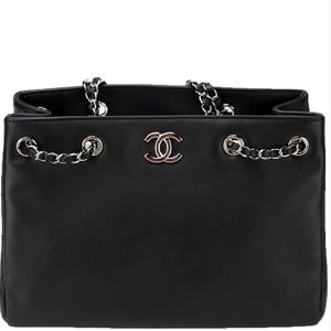 *SOLD* 🛎 🎼 CHANEL “CHAIN-STRAP” BAG!